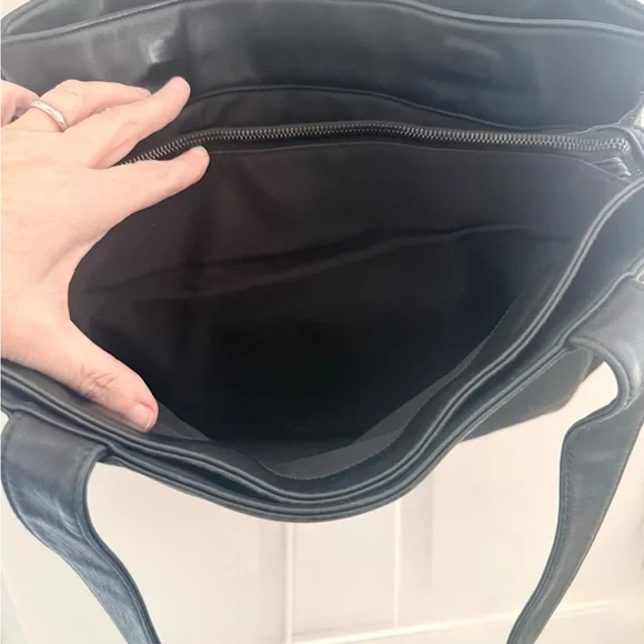 CHANEL Vintage CC Shoulder Bag Large Black Leather with ID Card & COA VGC - Picture 9 of 16